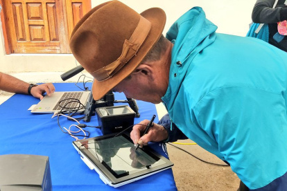 Usuarios se quejan por falta de turnos en el registro civil.