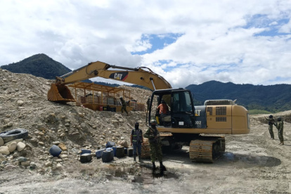 Una retroexcavadora fue inhabilitada en el operativo.