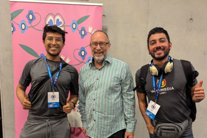 Escritores. Los wikipedistas ecuatorianos trabajan generando contenido en la enciclopedia digital