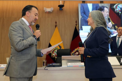 Juramento. Luego de dos años, el alcalde Pabel Muñoz le volvió a tomar juramento a su mano derecha, Fernanda Racines, como vicealcaldesa.