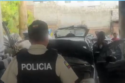 La policía desmanteló una mecánica clandestina en el sur de Quito, en el lugar hallaron vehículos robados y más de 200 autopartes