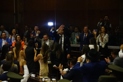 El asambleísta del oficialismo Niels Olsen preside la Asamblea Nacional.