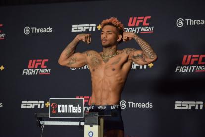 Michael Morales en el pesaje este 16 de mayo.