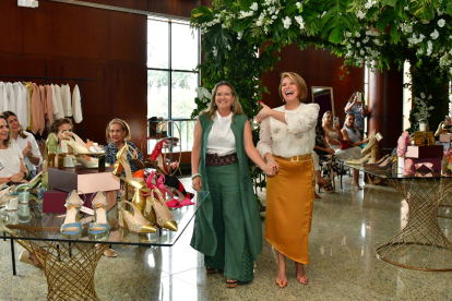 Mirella Gómez de la Torre y Jacqueline Moncayo.