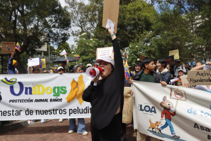 Rechazo. Animalistas y ciudadanía realizaron una marcha para exigir que se archive el proyecto del ley LODA.