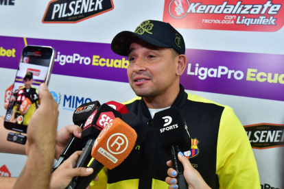 Mario Pineida en rueda de prensa.