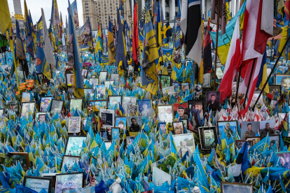 En Kiev, capital de Ucrania, se recordó a las víctimas del conflicto bélico, que comenzó en 2022.