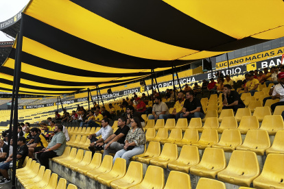 Unos 300 socios de los 6.051 habilitados asistieron a la Asamblea de Barcelona SC.