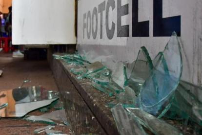 La explosión generó daños en locales de venta de celulares en la Bahía de Guayaquil.