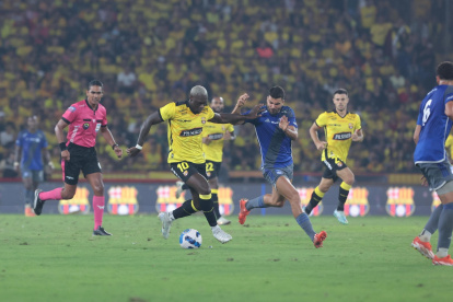 Barcelona SC y Emelec chocan en la fecha 13 de la LigaPro 2025.