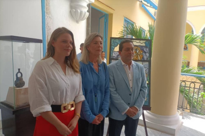 La princesa Carolina con Che Vera y su esposa, Claudia.