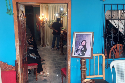 La foto de Daniela Figueroa recibía a sus familiares y amigos en el velorio.