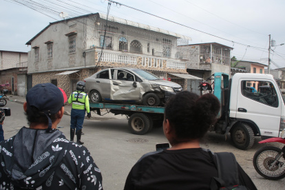 El auto involucrado en el choque fue retirado por personal de la Agencia de Tránsito y Movilidad (ATM).