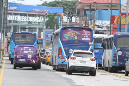 Referencial. Varias líneas de buses variarán sus rutas durante dos semanas