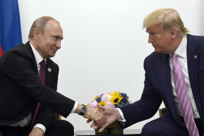 ARCHIVO. El presidente Trump y su homólogo ruso, Putin, sostuvieron una conversación diplomática por teléfono.