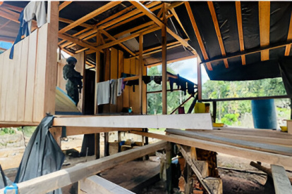 Los uniformados destruyeron siete viviendas y confiscaron dos carabinas