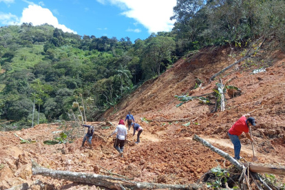 Habitantes de zonas rurales se han unido para limpiar las vías, ante la falta de presencia estatal.