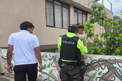 Riña entre estudiantes en el Itchimbía alarma a vecinos y deja un detenido con arma de fuego