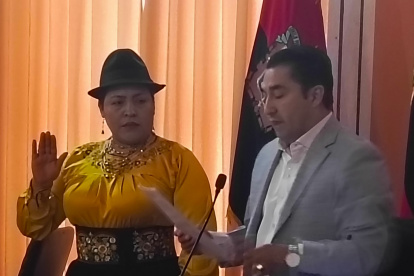 Durante la posesión de Martha Jaya como vicealcaldesa de Latacunga.