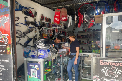 Un local comercial en Guayaquil, donde el aumento de ventas no siempre se traduce en más empleo o mejora económica