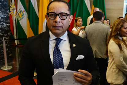 El legislador Ronal González dijo que el correísmo acudirá a la justicia para pedir que les permitan intervenir en el Pleno de la Asamblea.