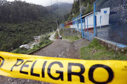 En el sector de La Pulida, norte de Quito moradores encontraron el cuerpo calcinado de una mujer. La zona fue cercada