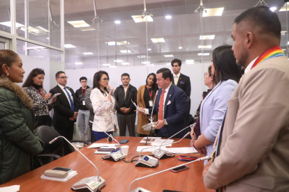 Los oficialistas Nataly Morillo y Ferdinan Álvarez dirigen la Comisión de Fiscalización de la Asamblea.