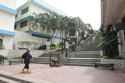 En el cerro Santa Ana estaba previsto realizarse murales por el proyecto "Encantos de Guayaquil", entre el Municipio y la plataforma Explorarte Ecuador.