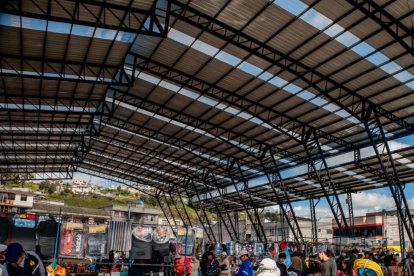 El 2 de abril se entrego los trabajos de la cubierta en la plaza Canadá, sin embargo, presenta problemas en su infraestructura. (Gloria Taco)