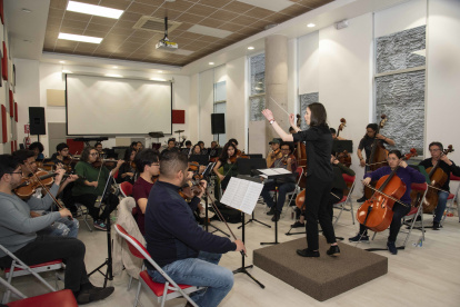 Solistas, violinistas y un trío de jazz serán parte del concierto, que tendrá una única  función.