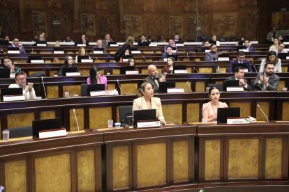 El tema del sueldo que ganan los asambleístas y los días que trabajan fue tendencia en redes sociales, tras cruces de mensajes entre Olsen y el correísmo.