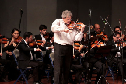 El violinista italiano Alessandro Borgomanero durante su presentación.