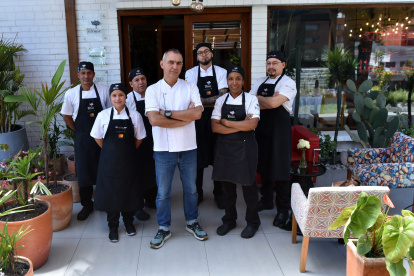Jérôme Monteillet y el equipo que lo acompaña en Chez Jérôme