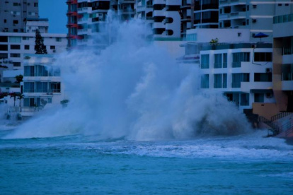 Referencial. Según el Inocar, el oleaje se presentará en las regiones costa e insular en Ecuador durante el feriado