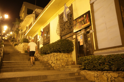 En las escalinatas del cerro Santa Ana estaba prevista la elaboración de murales a cargo de Explorarte Ecuador, pero diferencias con la organización truncaron el proyecto.