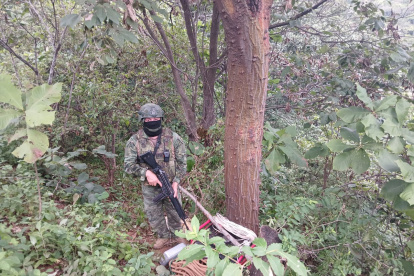 Imagen referencial de un militar en una tarea de control.