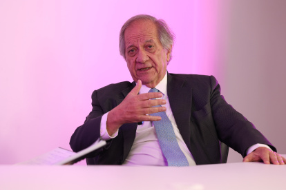 El Secretario General de la Aladi, Sergio Abreu Bonilla, expone los problemas comerciales de América Latina y señala una ruta para lograr la paz social.