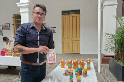 Procesamiento. Con conocimientos, la familia elabora esencias.