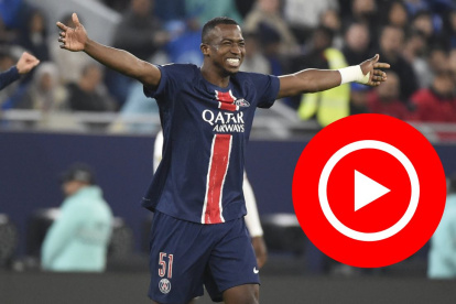 Willian Pacho juega la final de la Copa Francia con el PSG.