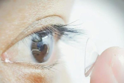 Lentillas que permiten ver en la oscuridad.