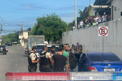 Hecho. El caso más reciente se registró en el cantón Manta. Un hombre iba en un carro azul cuando fue baleado.