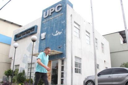 Decenas de UPC de la ciudad lucen en mal estado, olvidadas y son utilizadas como parqueos en sus exteriores y para que los uniformados lleguen solo a dormir. No hay atención.