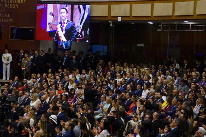 Daniel Noboa fue posesionado ante el Pleno de la Asamblea Nacional tras su periodo de transición.