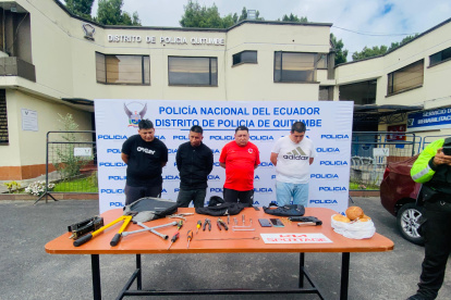 Desarticulan banda dedicada al robo de autopartes y domicilios en el sur de Quito.