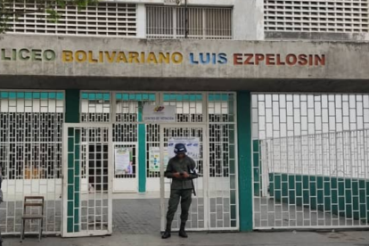 En el Liceo Bolivariano Luis Espelosín votan 3.808 personas en cuatro mesas, y hasta las 9:00 169 habían ejercido su derecho