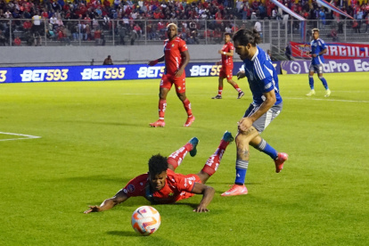 Facundo Castelli fue expulsado en la derrota de Emelec ante El Nacional.