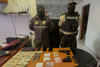 La Policía Nacional mostró la evidencia recabada en el operativo contra supuestos extorsionadores.