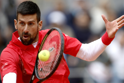 Djokovic tuvo un debut relativamente fácil en el Roland Garros ante el estadounidense Mackenzie McDonald