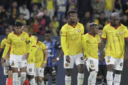 La frustración de los jugadores de Barcelona tras perder ante Independiente del Valle.