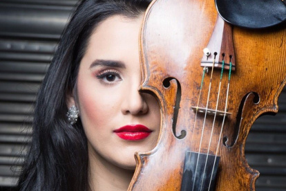 A los 13 años, Aisha Seyd ingresó a la escuela de niños prodigio Yehudi Menuhin School. Luego estudió en el Royal College of Music. Ambos en Londres, Inglaterra.